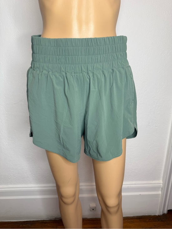 Outdoor Voices Pants - Outdoor Voices Womens Lightspeed 4”  Shorts In Laurel Green Size Large
